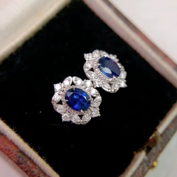 NEW 18k White Gold Blue Sapphire Diamond Earrings Small Stud Earrings - Picture 3 of 5
